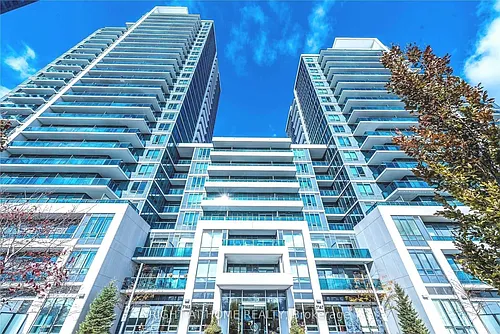 7165 Yonge St Photo 1