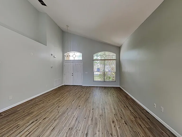 728 Hardwood Cir — Photo 2