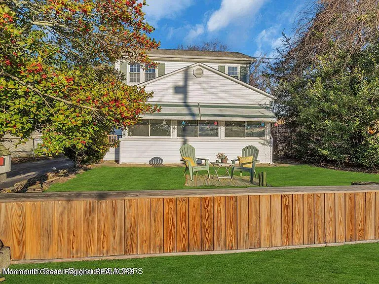 1708 Lake Dr — Photo 7