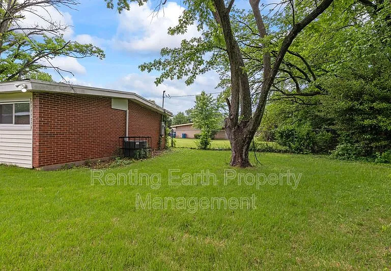 6452 Evergreen Blvd — Photo 3