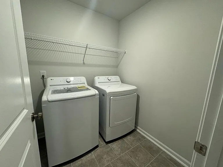 2210 Kasota Ln — Photo 16