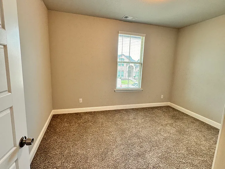 1091 Putnam Dr — Photo 32