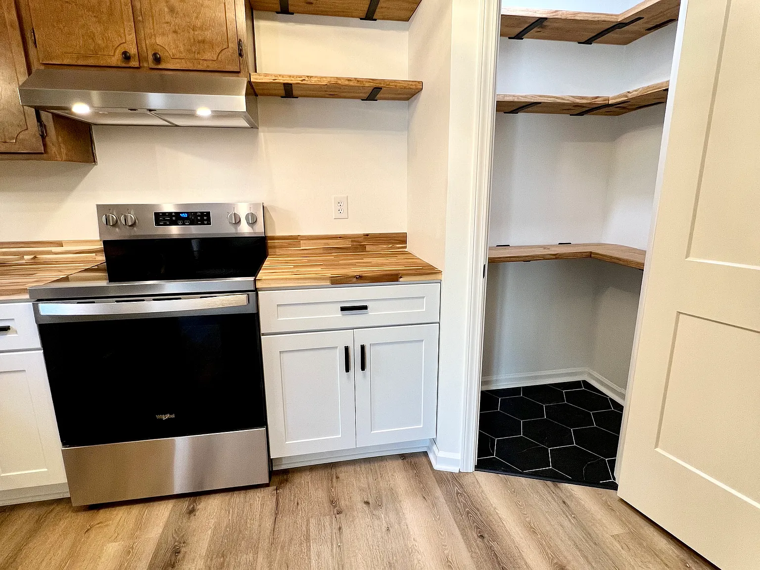 3 bed, 1.5 bath, 1092 sqft, $1,750 — Photo 4