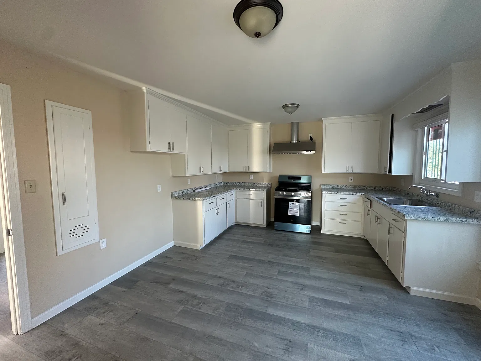 3 bed, $3,500 — Photo 4