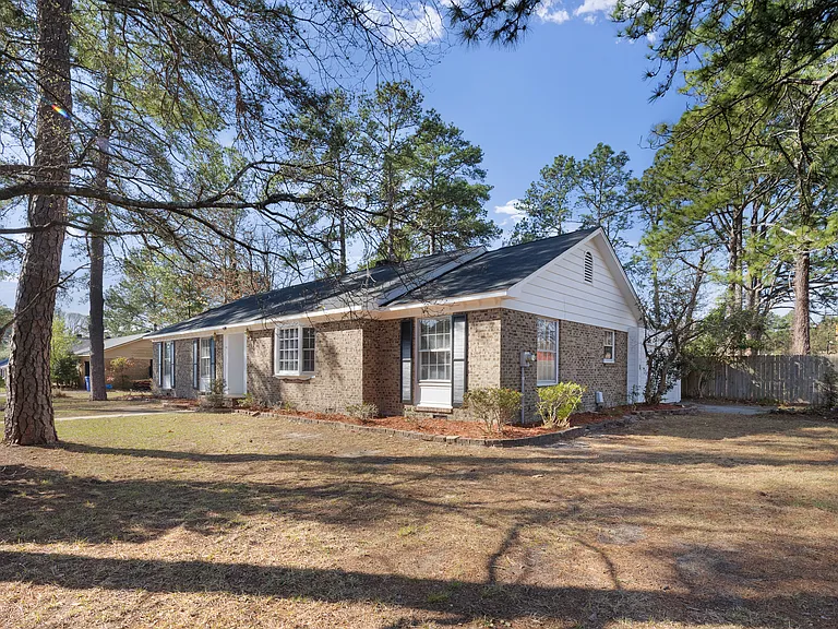 400 Hallmark Rd — Photo 4