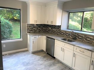 27 Pennybrook Ln, Middletown, NJ 07748