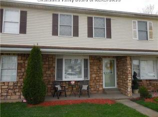 912 Fairway Gdns, Hurricane, WV 25526