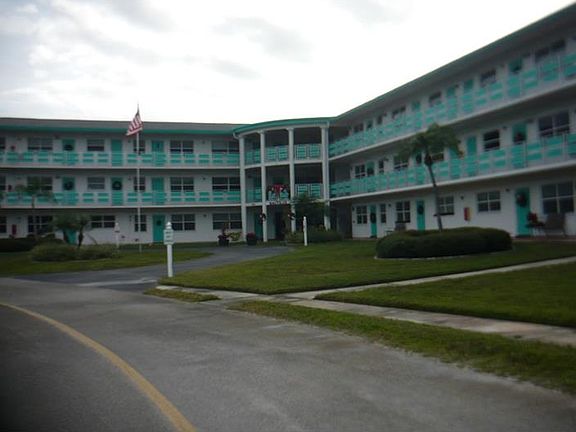 3rd image of 1950 59th Ave N APT 218