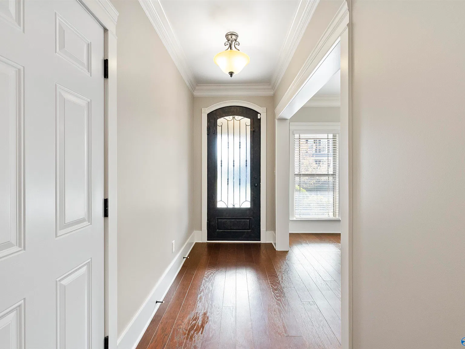3 bed, 3.0 bath, 2096 sqft, $2,150 — Photo 3