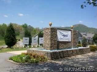 22 Summit Blvd, Clyde, NC 28721