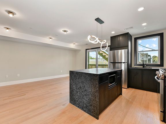 4th image of 6 Brooks St APT 2