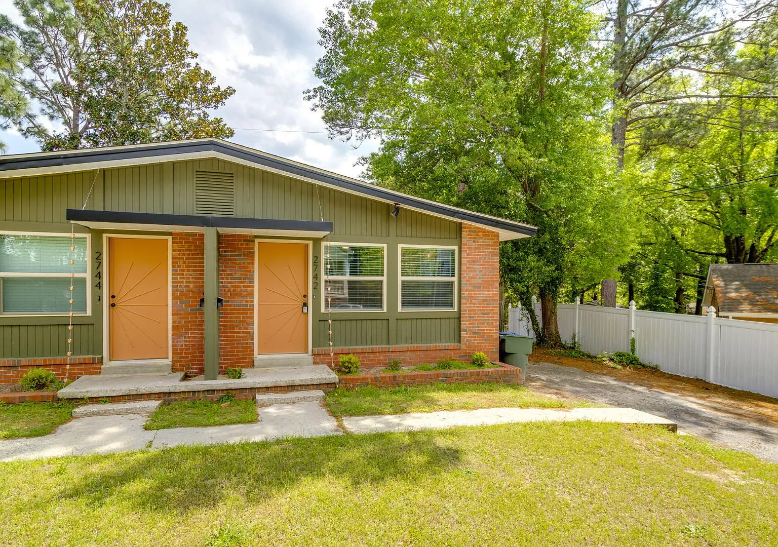 2742 Montgomery Ave - 2742 Montgomery Ave — Photo 4