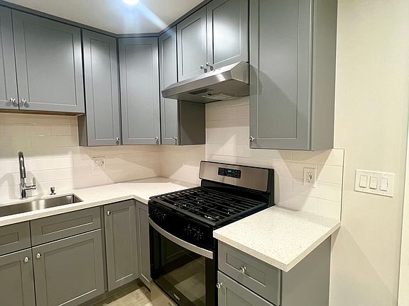 4th image of 00-1007 E Ocean Blvd #3