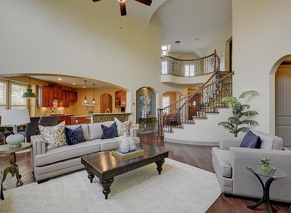 4th image of 15089 Barrie Dr