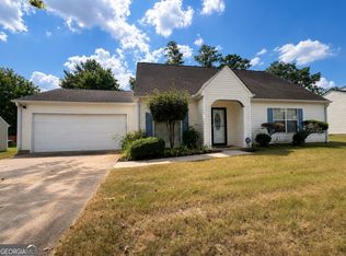 2759 Holly Berry Dr, Ellenwood, GA 30294