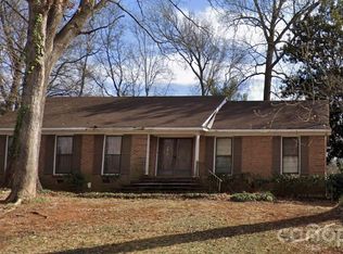 7010 Ludwig Dr, Charlotte, NC 28215