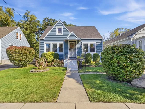3905 Custer Ave, Lyons, IL 60534