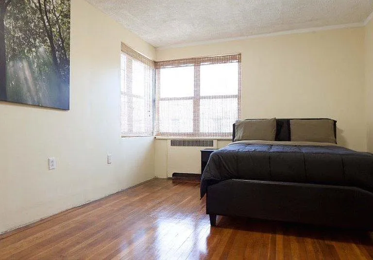 Cambreleng Ave — Photo 1