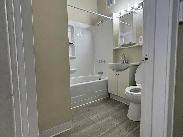 625 Owen St #1 — Photo 16
