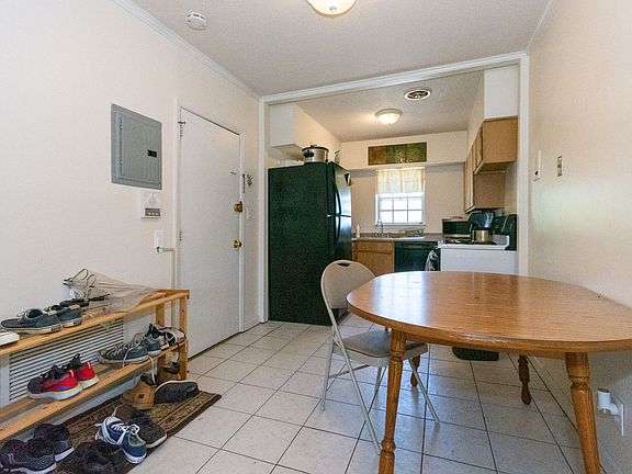 5th image of 215 Lake Shore Rd