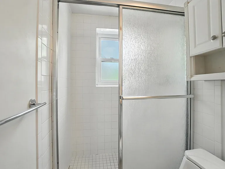 2270 Madison Rd #1B — Photo 33