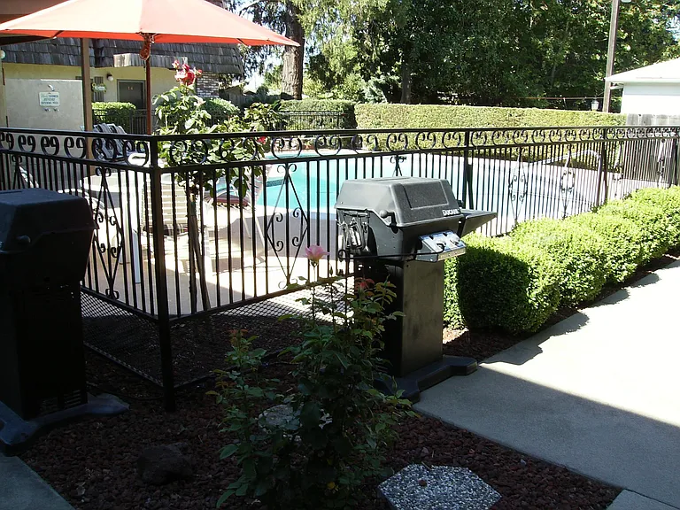 1078 Franklin Ave — Photo 39