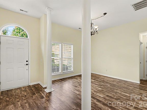 4th image of 1132 Gower St