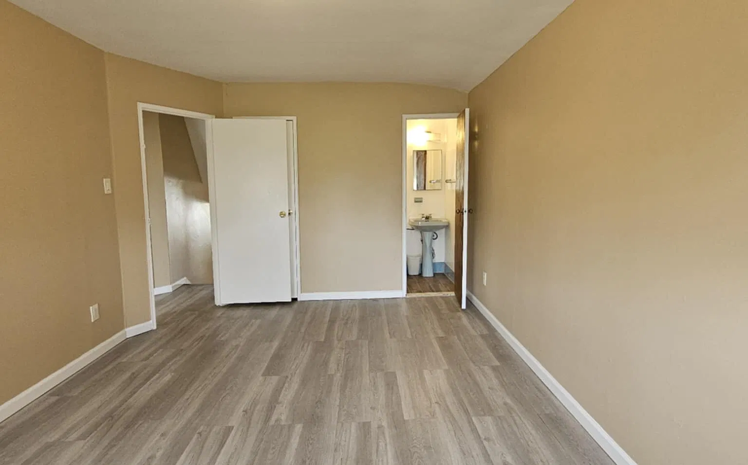 3 bed, 1.5 bath, 1200 sqft, $2,950 — Photo 2