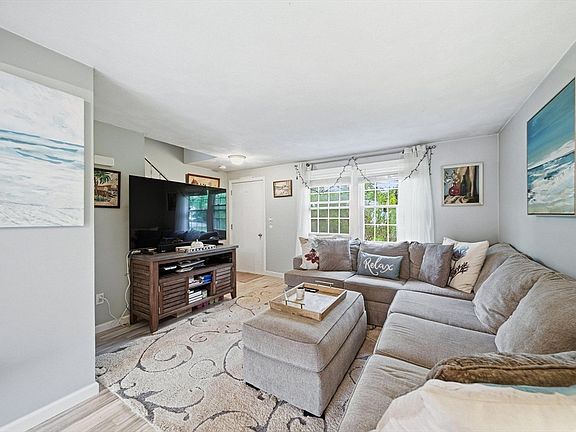 3rd image of 6 George St APT C