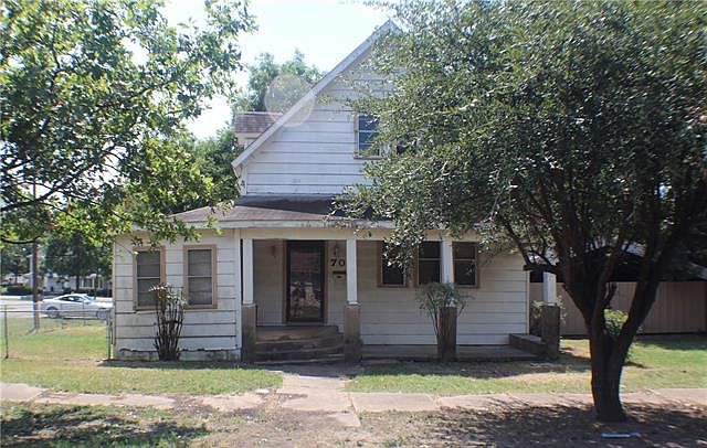 1st image of 704 Hickory St