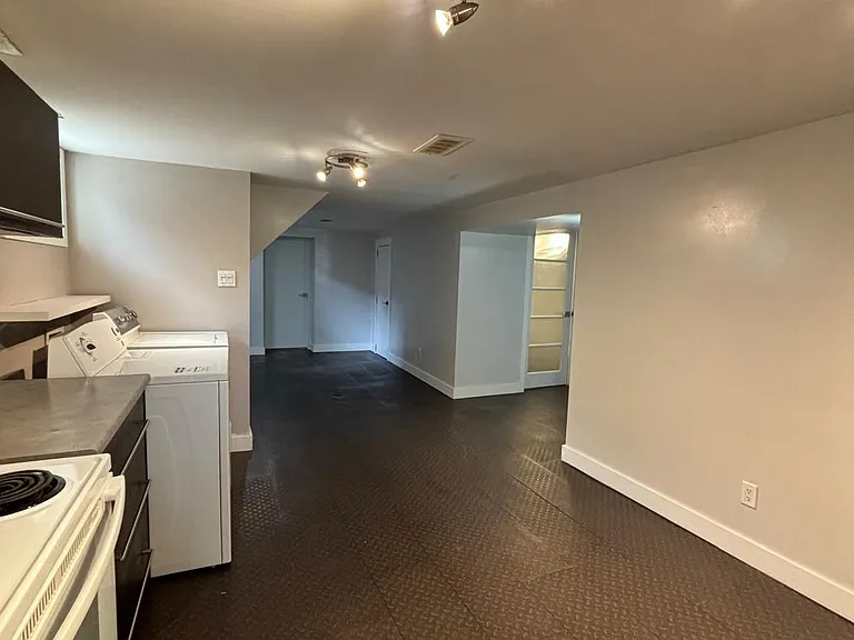 73 Farmbrook Rd #BASEMENT — Photo 15
