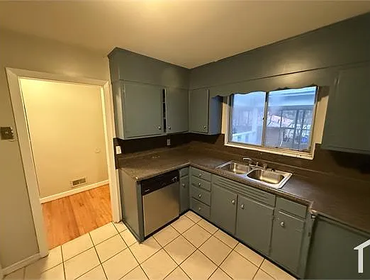 349 Glynn Dr — Photo 3