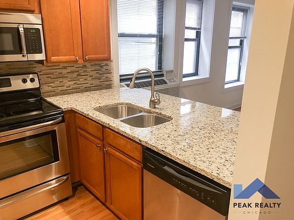 4th image of 1170 N Milwaukee Ave #1170-406