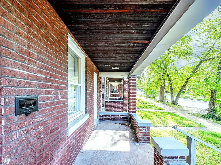 3953 Tholozan Ave — Photo 9