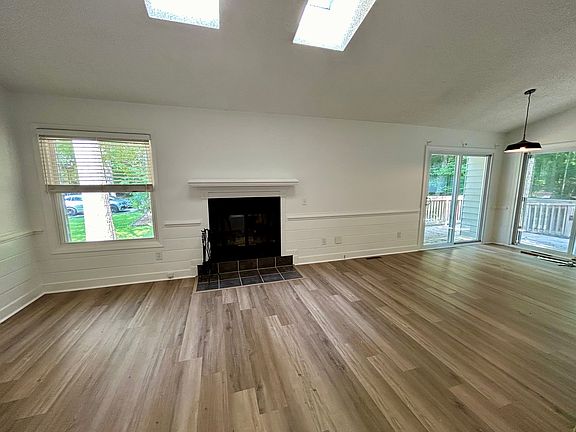 3rd image of 3105 Spreading Oak Rd