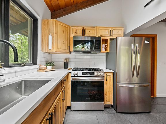 3rd image of 275 Glen Ledge Road