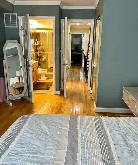 2433 Foster Ave — Photo 16