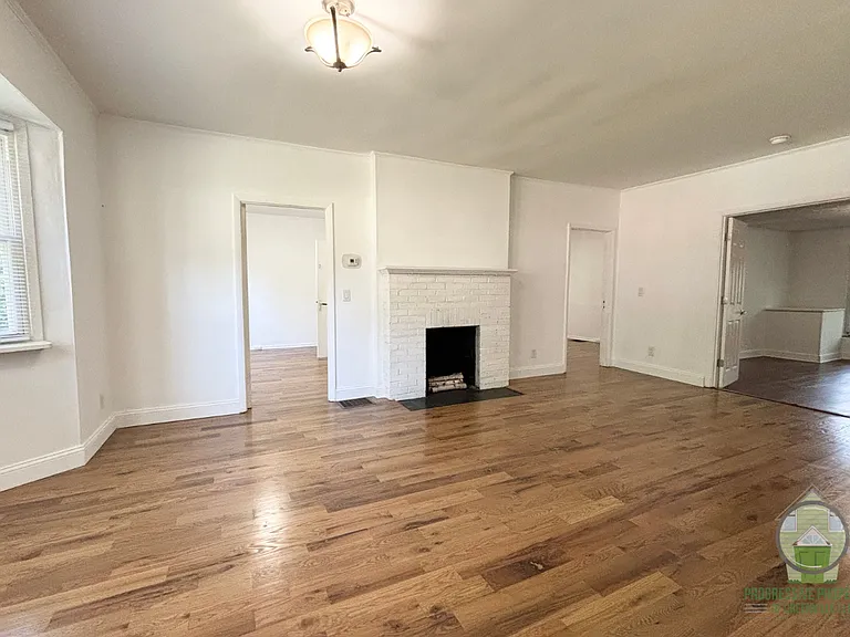 109 Buist Ave — Photo 3