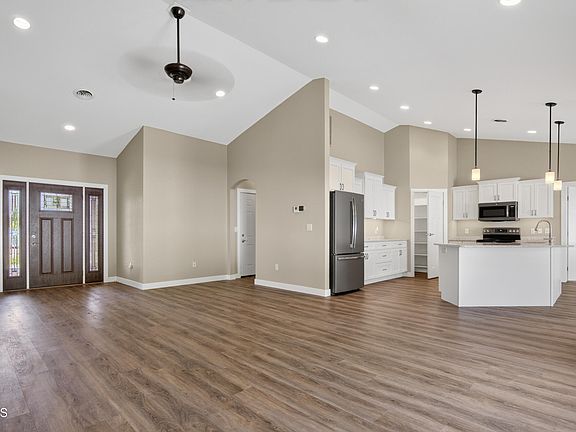 2nd image of 523 Legacy Ln