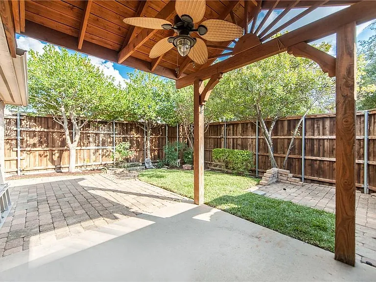 2424 Brycewood Ln — Photo 15