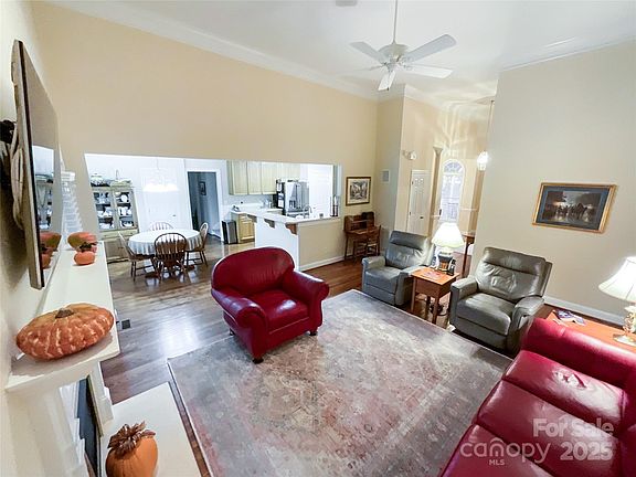 4th image of 1004 Ivy Pond Ln