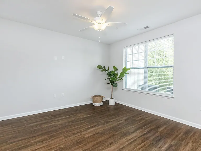 Riverstone Apartments at Long Shoals — Photo 46