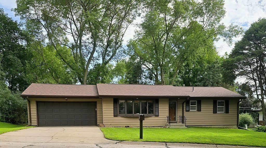 995 W 11th St - Property Image
