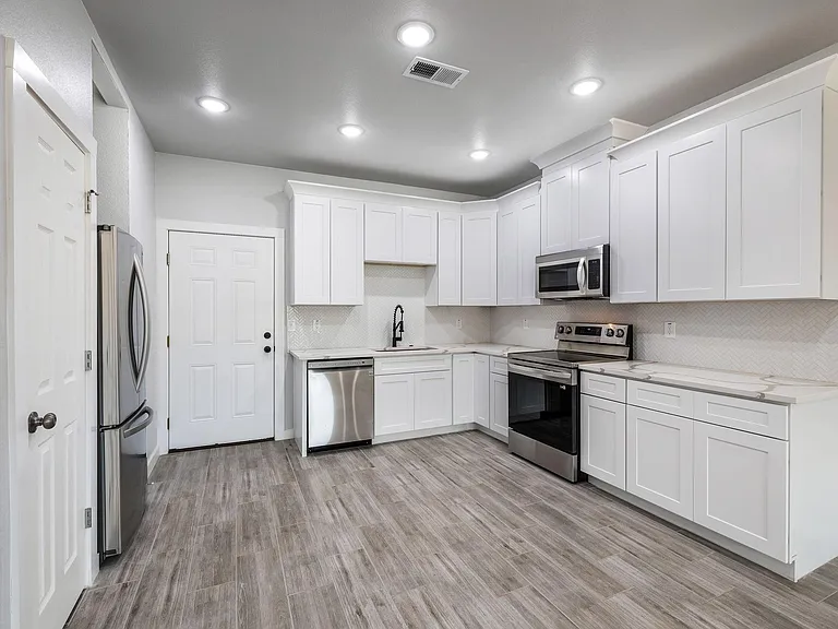 600 Kimbro B St — Photo 10