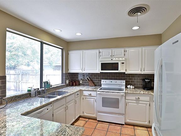 3rd image of 3426 Blueridge Dr
