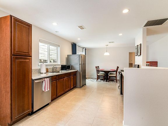 5th image of 14032 Vista Dr