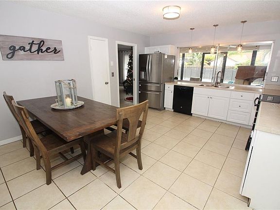 3rd image of 206 Lochberry Pl