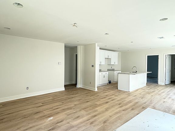 2nd image of 400 S Smith St