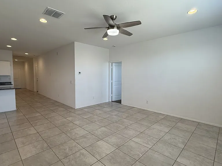 1137 W Chimes Tower Dr — Photo 43