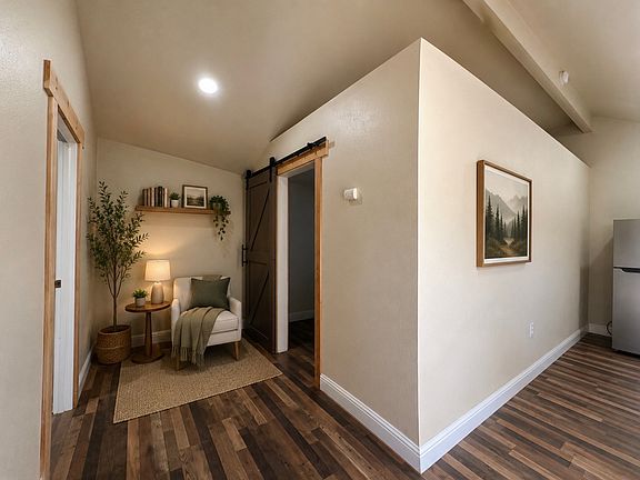 4th image of 910 N Kaweah St #Adu